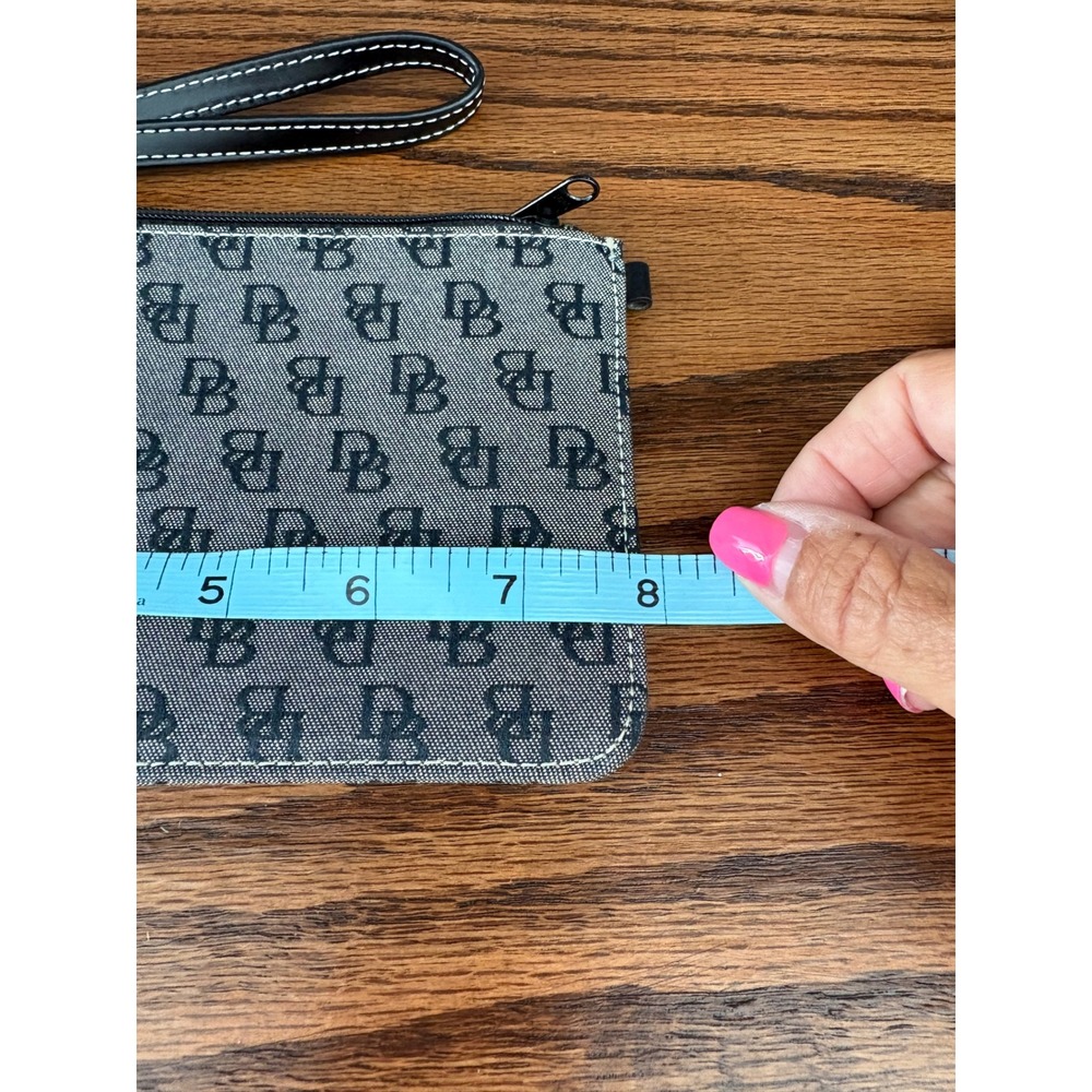 Dooney & Bourke Monogram Canvas Wristlet Clutch black Grey Gold Tone Hardware - Picture 5 of 6